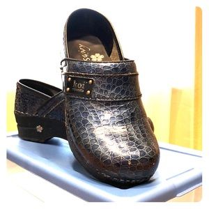Koi by Sanita clogs size 36